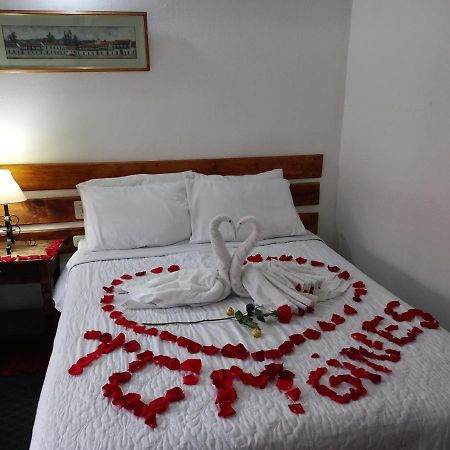Hospederia La Roca Plaza Principal Bed & Breakfast Boyaca Bagian luar foto